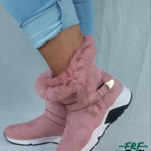 Fur lined ankle height boots