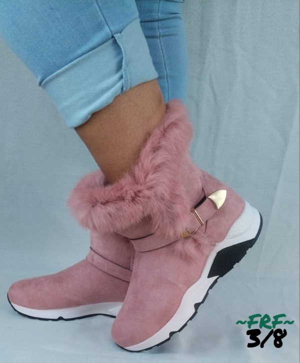 Fur lined ankle height boots